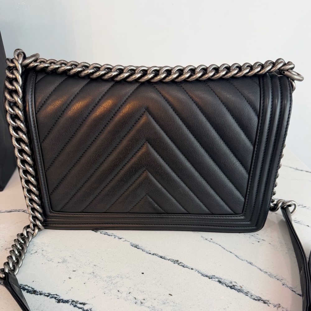 Chanel Black Chevron Medium Boy Bag Silver Hardware Like New - Picture 5 of 13